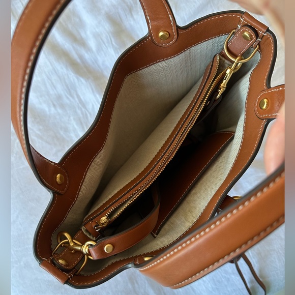 Tory Burch Miller Bucket Bag- like new - Picture 4 of 7